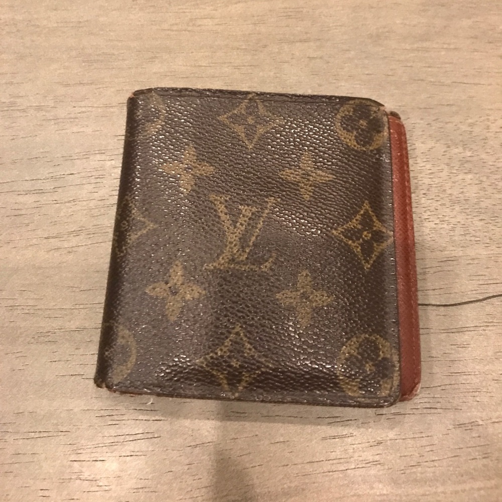 AUTHENTIC Louis Vuitton Men’s Wallet